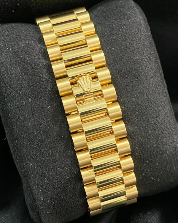 Rolex Yellow Gold Day-Date 40 - 2024 - Fluted Bezel - Green Roman Dial - President Bracelet - 228238 *FULL SET* - Image 9