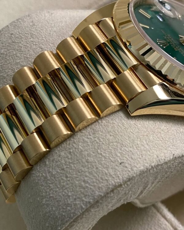 Rolex Yellow Gold Day-Date 40 - 2024 - Fluted Bezel - Green Roman Dial - President Bracelet - 228238 *FULL SET* - Image 7