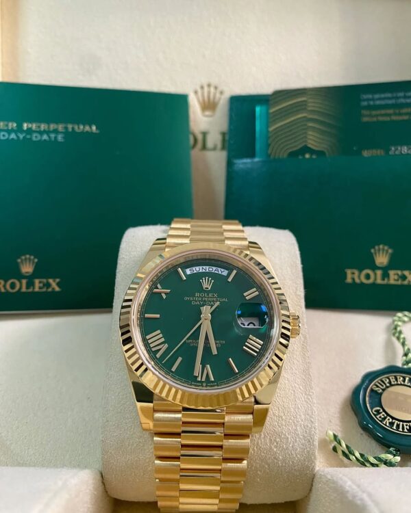 Rolex Yellow Gold Day-Date 40 - 2024 - Fluted Bezel - Green Roman Dial - President Bracelet - 228238 *FULL SET*