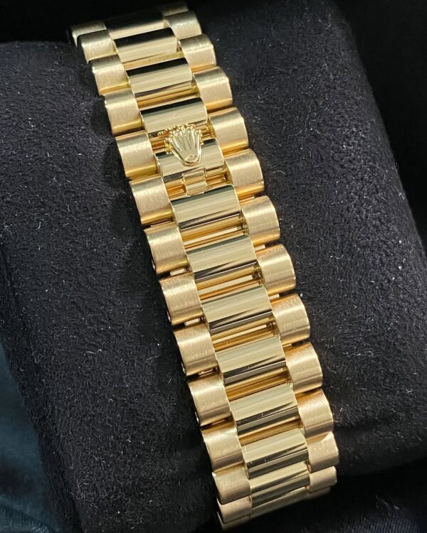 Rolex Yellow Gold Day-Date 36 - 2010 - Fluted Bezel - Factory Diamond Dial - President Bracelet - 118238 *FULL SET* - Image 10