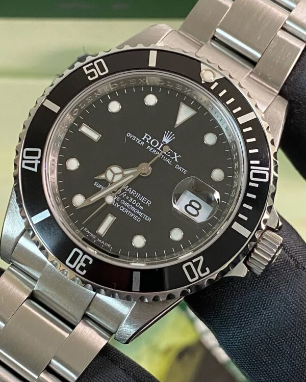 2009 Rolex Steel Submariner Date - V serial - Pre-Ceramic Bezel - Black Dial - 16610 *FULL SET* - Image 5