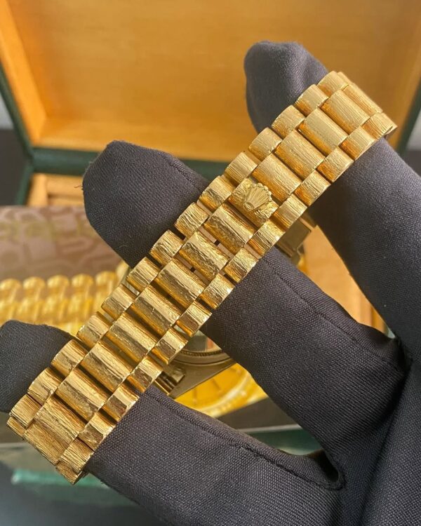 Rolex Yellow Gold Day-Date 36 - 1987 - Fluted Bezel - Wood Dial - Florentine Finish President Bracelet - 18038 - Image 9