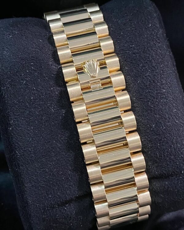 Rolex White Gold Day-Date 36 - 2022 - Diamond Bezel - Mother-of-Pearl Diamond Dial - President Bracelet - 128348RBR - Image 10