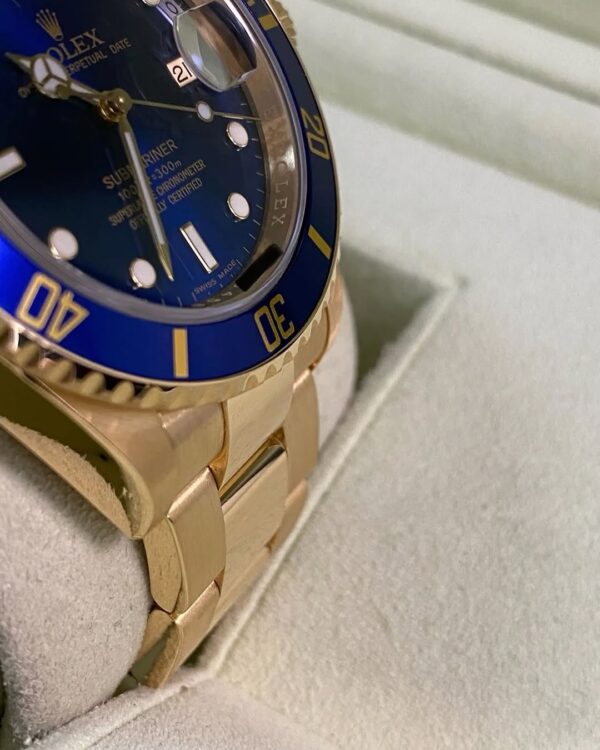 Rolex Yellow Gold Submariner Date - Z serial - Pre Ceramic Blue Bezel - Blue Dial - 16618 - Image 4