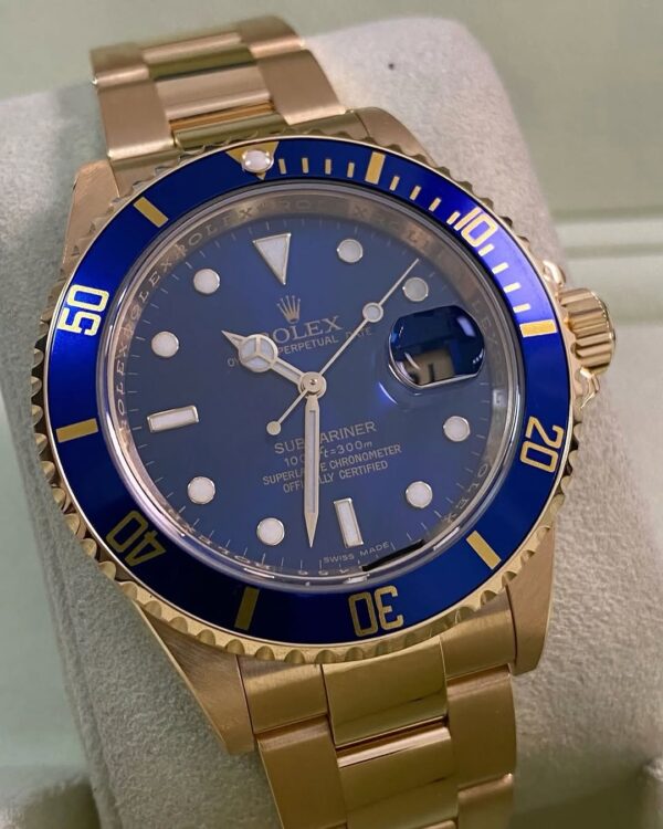 Rolex Yellow Gold Submariner Date - Z serial - Pre Ceramic Blue Bezel - Blue Dial - 16618 - Image 3