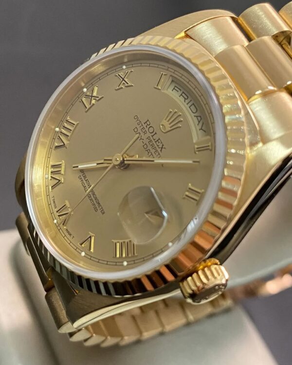 Rolex Yellow Gold Day-Date 36 - W serial - Fluted Bezel - Champagne Roman Dial - President Bracelet - 18238 - Image 6