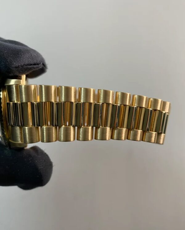 Rolex Yellow Gold Day-Date 36 - W serial - Fluted Bezel - Champagne Roman Dial - President Bracelet - 18238 - Image 9