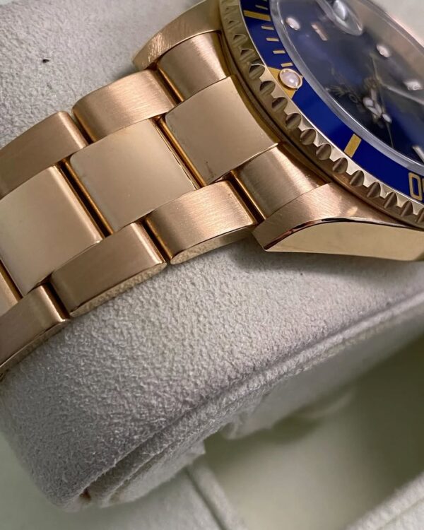 Rolex Yellow Gold Submariner Date - Z serial - Pre Ceramic Blue Bezel - Blue Dial - 16618 - Image 9