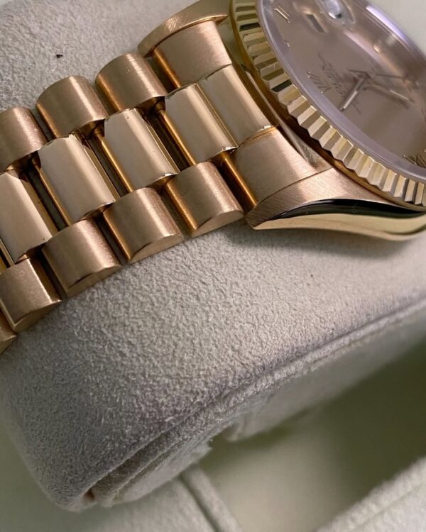 Rolex Yellow Gold Day-Date 36 - W serial - Fluted Bezel - Champagne Roman Dial - President Bracelet - 18238 - Image 8