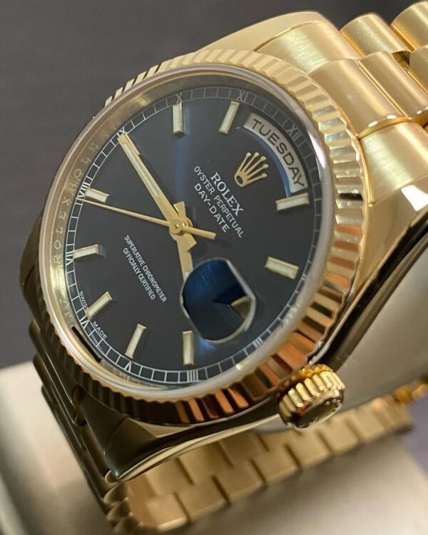 Rolex Yellow Gold Day-Date 36 - M serial - Fluted Bezel - Blue Index Dial - President Bracelet - 118238 - Image 6