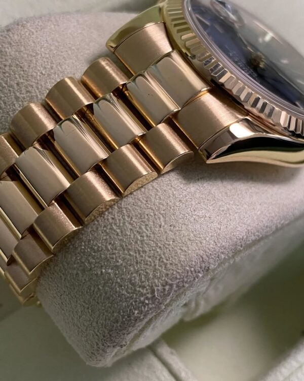 Rolex Yellow Gold Day-Date 36 - M serial - Fluted Bezel - Blue Index Dial - President Bracelet - 118238 - Image 8