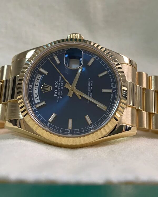 Rolex Yellow Gold Day-Date 36 - M serial - Fluted Bezel - Blue Index Dial - President Bracelet - 118238 - Image 10